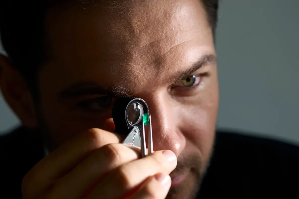 Expert Emerald Inspection